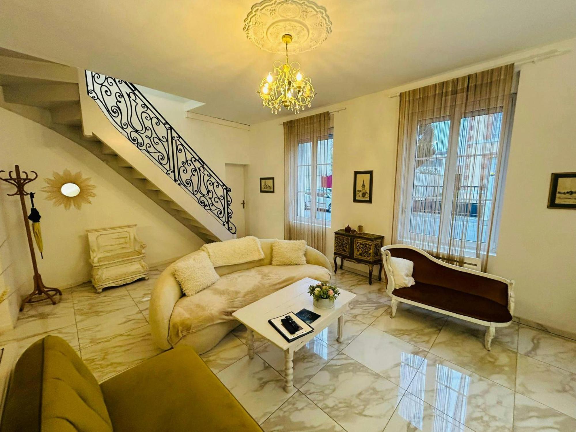 Magnifique Maison Dartiste La Maison Aerts ランス エクステリア 写真